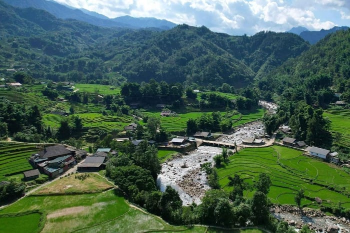 Sapa: Y Linh Ho - Lao Chai and Ta Van Villages Trek Day Tour