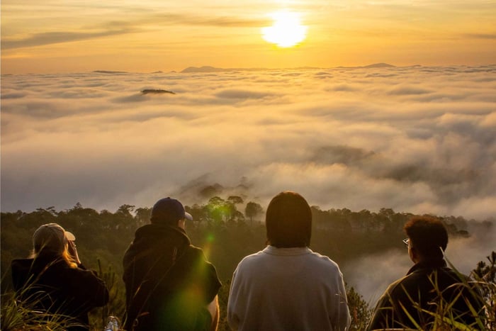 Da Lat: Sunrise Hiking, Breakfast & Pickup Included