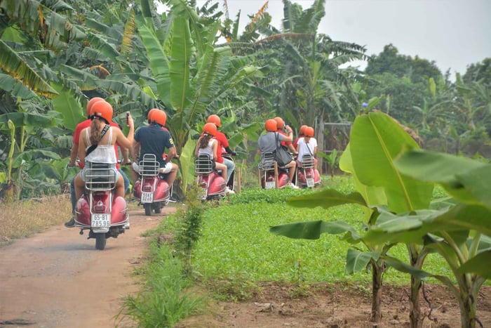 Hanoi City Vintage Vespa Tour Led By Women
