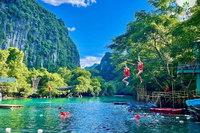 Phong Nha: Cave Exploration and Zipline Dark Cave Tour