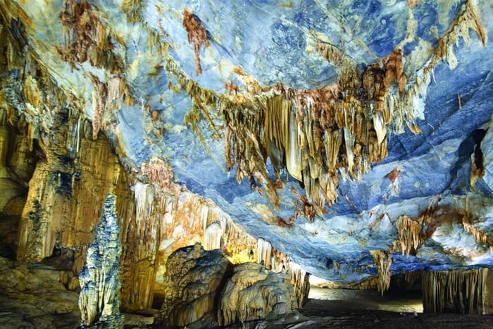 Phong Nha/Dong Hoi: Phong Nha Cave and Paradise Cave Tour