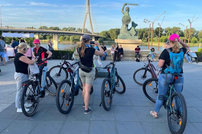 Warschau: hoogtepunten + Highline-toegang | 3 uur durende e-biketocht