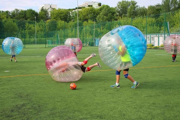 Varsovie : match de Bubble Football avec arbitre et équipement