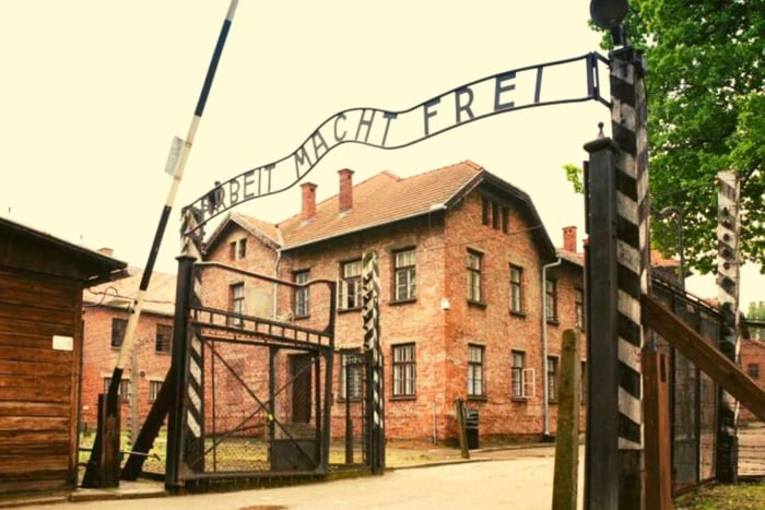 Fra Warszawa: Auschwitz-dagstur i privat bil med frokost