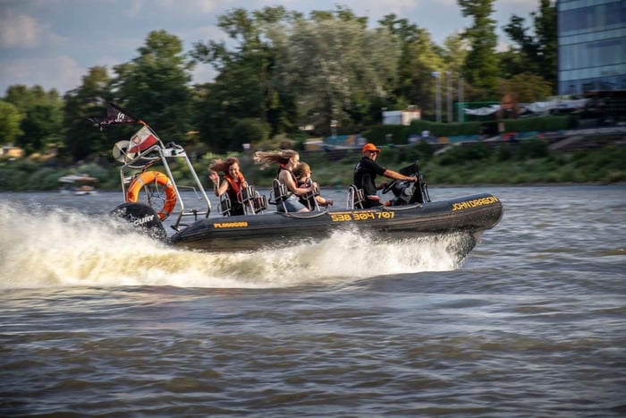 Lago Zegrze: paseo en barco privado en lancha motora para familias