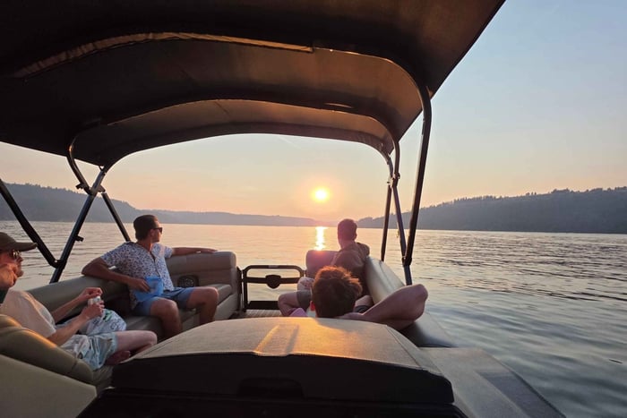 Coeur d'Alene: privérondvaart tijdens zonsondergang op het meer