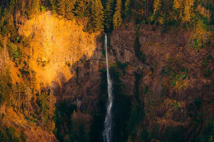 Portland: Columbia Gorge Waterfalls Scenic Air Tour