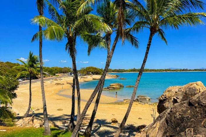 Airlie Beach: Bowen Beaches & Hidden Secrets Day Tour