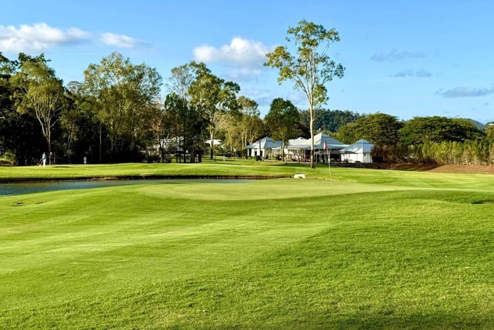 Airlie Beach: pole golfowe Whitsunday Greens Par 3 i transport