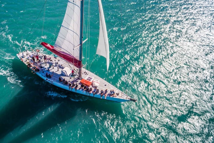 Airlie Beach: tour in barca a vela di 2 giorni alle Isole Whitsunday