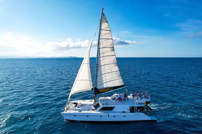 Airlie Beach: Whitsunday Islands Sailing, SUP & Snorkel Tour