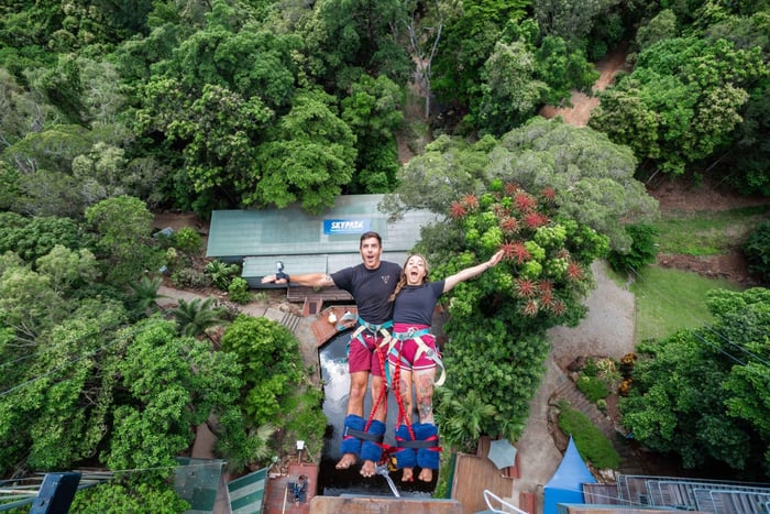 Cairns: Bungyhyppy sademetsässä – Australian ainoa bungyhyppy