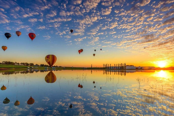 Hunter Valley: Sunrise Balloon Ride with Bubbly Breakfast