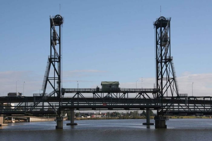 Newcastle: Hunter River Discovery Cruise with Lunch