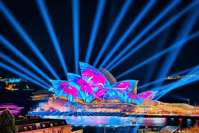 Sydney : croisière Vivid en catamaran haut de gamme avec boisson de bienvenue