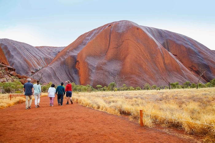 Uluru: Guidet gåtur ved solopgang med let morgenmad