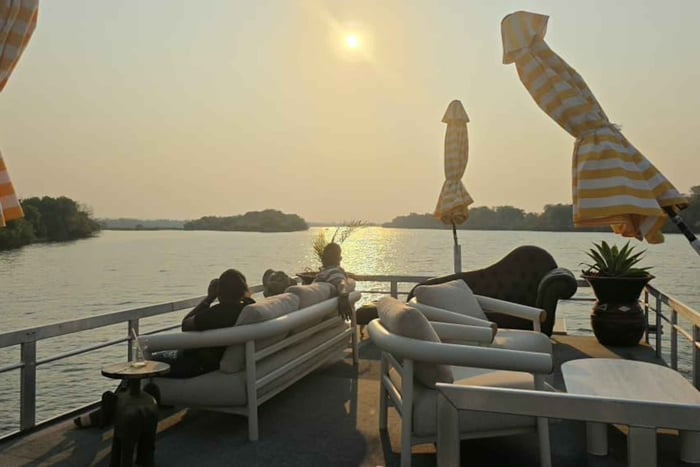 Cataratas Vitória: Transfer do Aeroporto e Cruzeiro ao Pôr do Sol no Zambeze