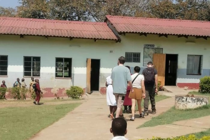 Victoria Falls: Chinotimba Township Tour with a Local Guide