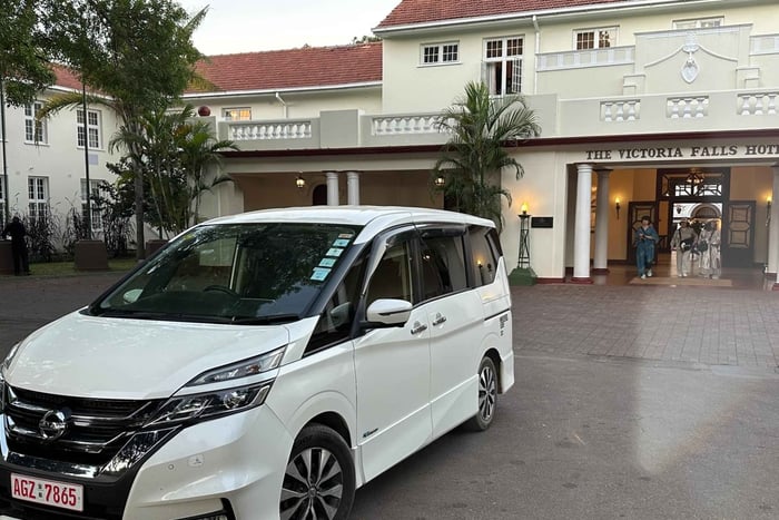 Victoria Falls: Privat lufthavnstransport og guidet tur