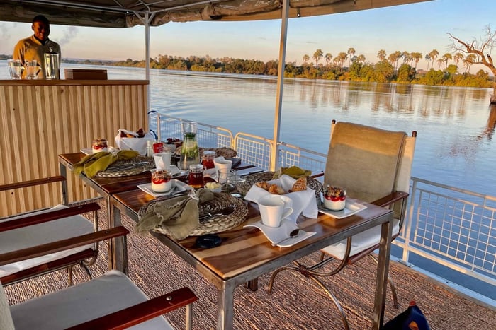 Victoria Falls: Sejlads ved solopgang på Zambezi-floden