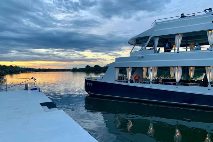 Boottocht: Luxe Zonsondergang Cruise op de Zambezi Explorer