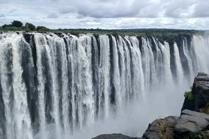 Solo Traveler Group Tour: Victoria Falls Zimbabwe & Zambia