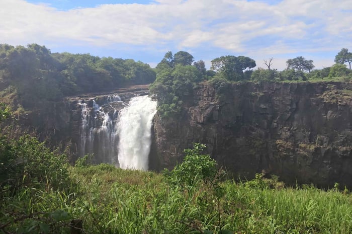 Excursión de 1 día a las cataratas Victoria: tour guiado, crucero y cena con espectáculo