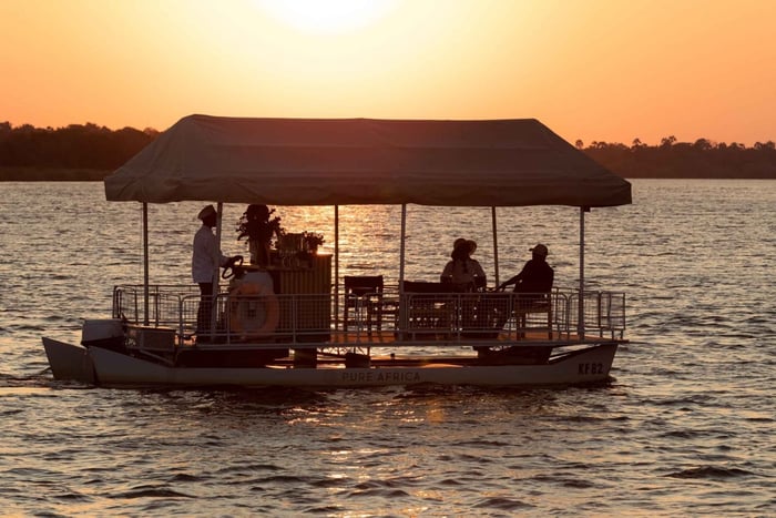 Victoria Falls: Yksityinen auringonlaskun risteily Zambezi-joella