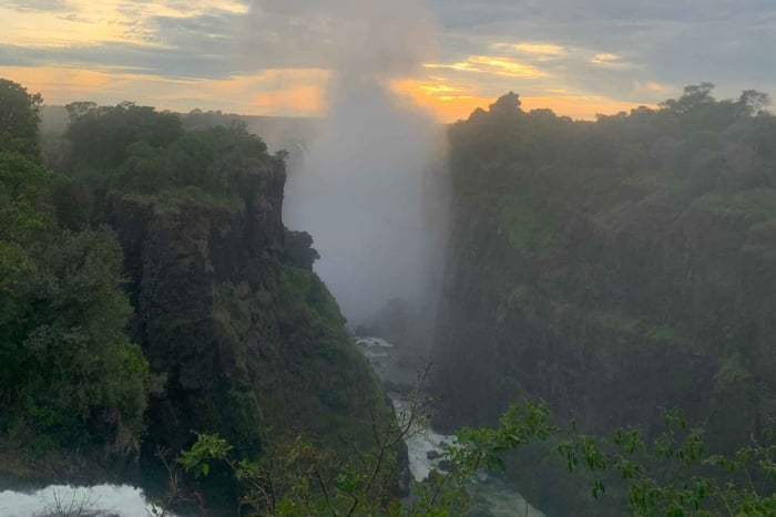Guidet tur til Victoria Falls ved soloppgang og opplevelse på det lokale markedet