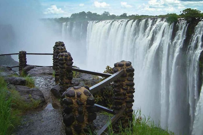 Da Kasane: Escursione di un giorno alle Cascate Vittoria (lato Zimbabwe)