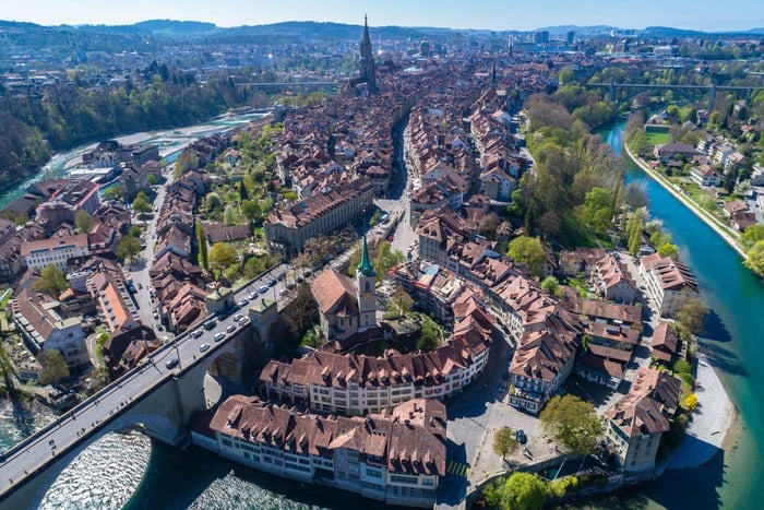 Bern Old Town & Emmental Cheese Tastings Tour from Zurich