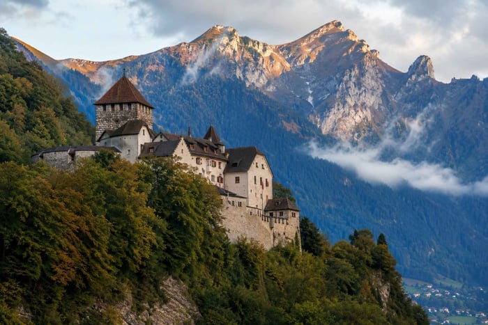 Ab Zürich: Private Tagestour nach Liechtenstein und ins Heidiland