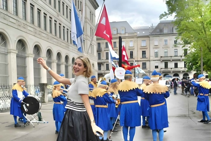 Zurich 3-in-1 City Walking Tour with Photoshoot & Flavors