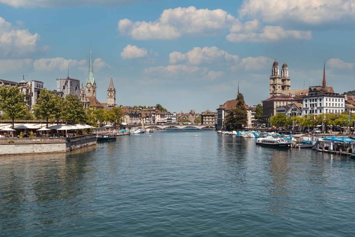 Zurich: 360° City Walk Tour Including Hidden Spots