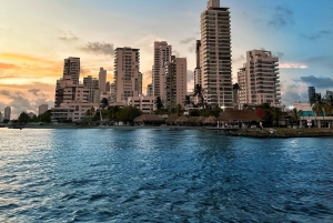 2-hour tour in Cartagena Sunset View in party boat