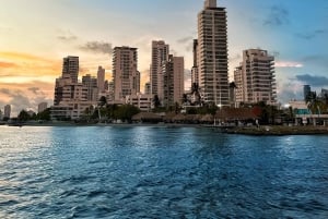 2 tunnin retki Cartagenassa Auringonlaskunäkymä juhlaveneessä