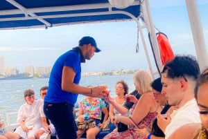 2 tunnin retki Cartagenassa Auringonlaskunäkymä juhlaveneessä