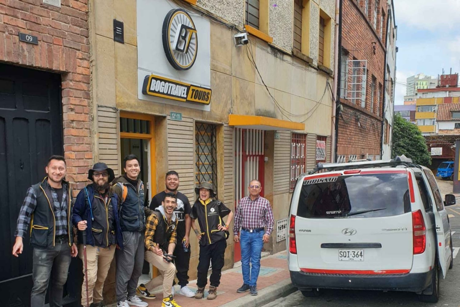 Bogotá: Ciudad Bolivar Private Tour with Cable Car Ticket