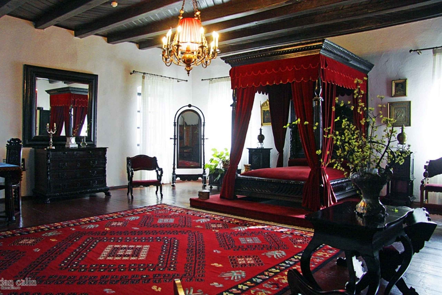 Bucharest: Guided Tour to Bellu Manor & Zamfira Monastery