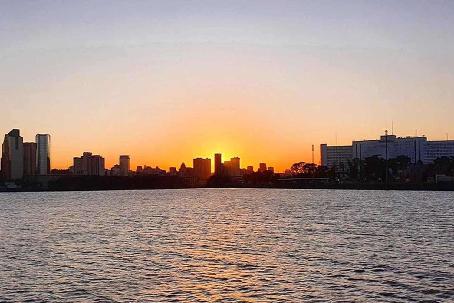 Buenos Aires : Crépuscule sur le Río de la Plata avec navigation et bar ouvert