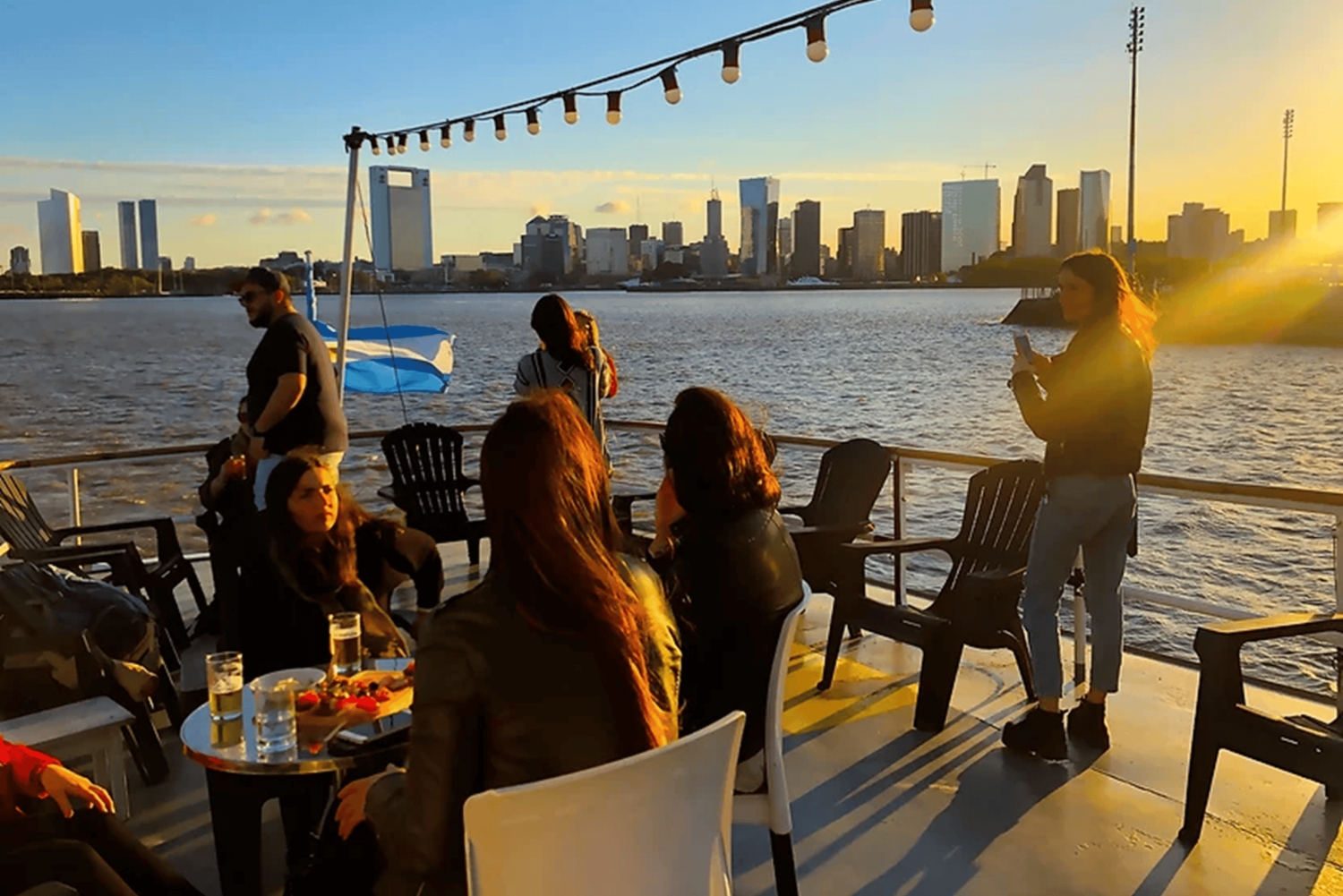 Buenos Aires : Crépuscule sur le Río de la Plata avec navigation et bar ouvert