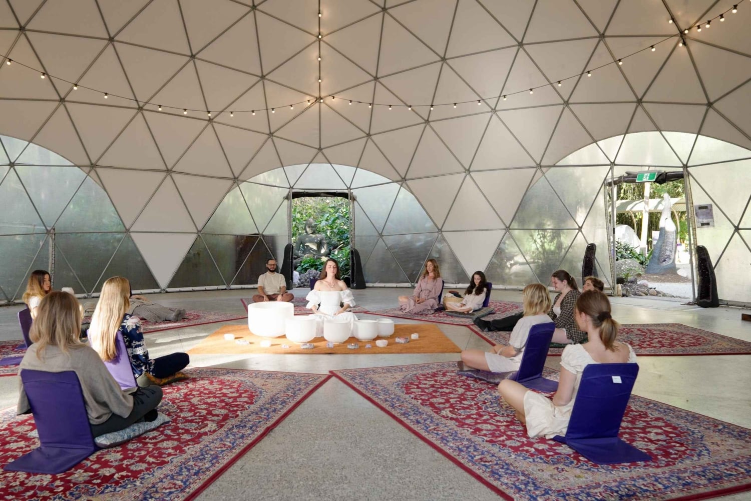 Байрон-Бей: входной билет в Кристальный замок и сады Шамбала