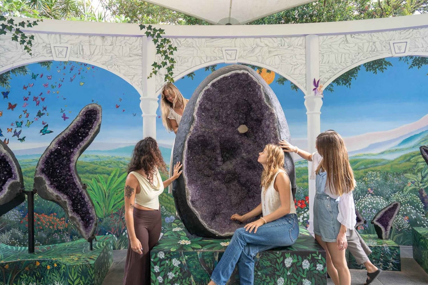 Байрон-Бей: входной билет в Кристальный замок и сады Шамбала