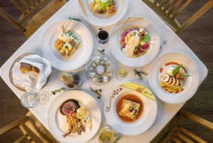 Cabo San Lucas: Crucero con Cena y Espectáculo Premier al Atardecer