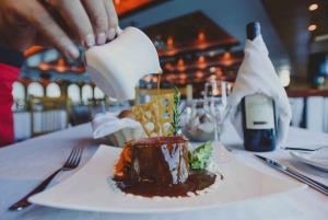 Cabo San Lucas: Crucero con Cena y Espectáculo Premier al Atardecer