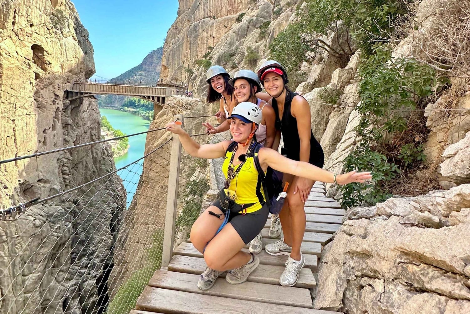 マラガ発カミニート・デル・レイ：往復バス+公式ガイド付きツアー