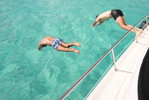 Cancun: 8-Hour Private Yacht Excursion to Isla Mujeres