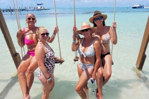 Cancun: Adults Exclusive Isla Mujeres Catamaran & Beach Club