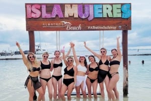 Cancun: Adults Exclusive Isla Mujeres Catamaran & Beach Club