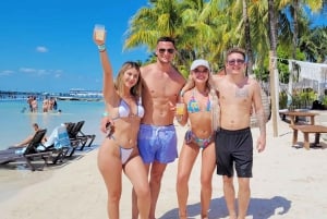 Cancun: Adults Exclusive Isla Mujeres Catamaran & Beach Club